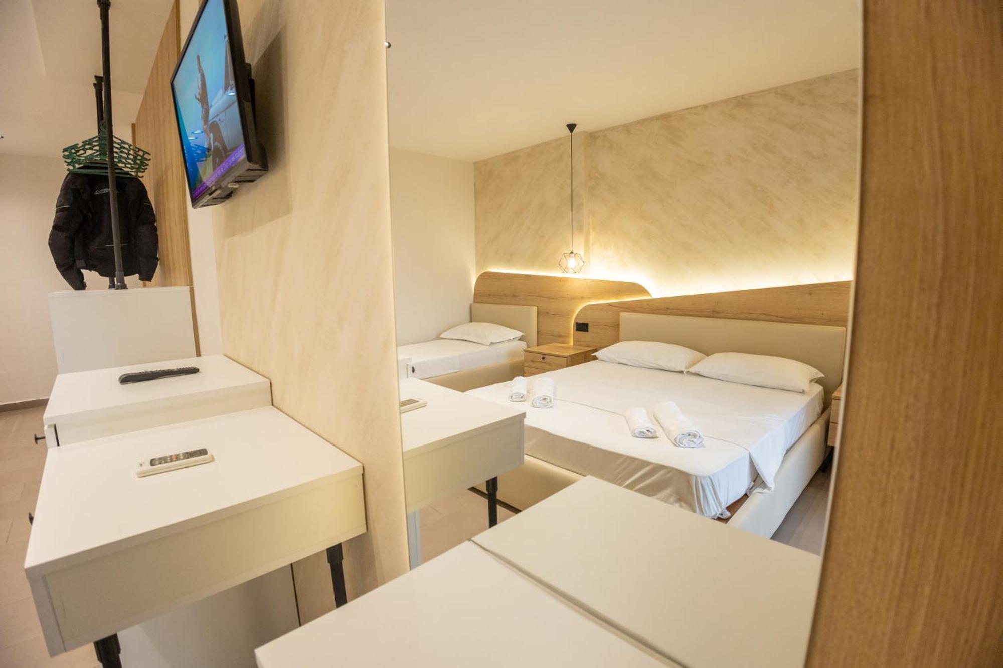 Hotel Klebrido Durres Bagian luar foto