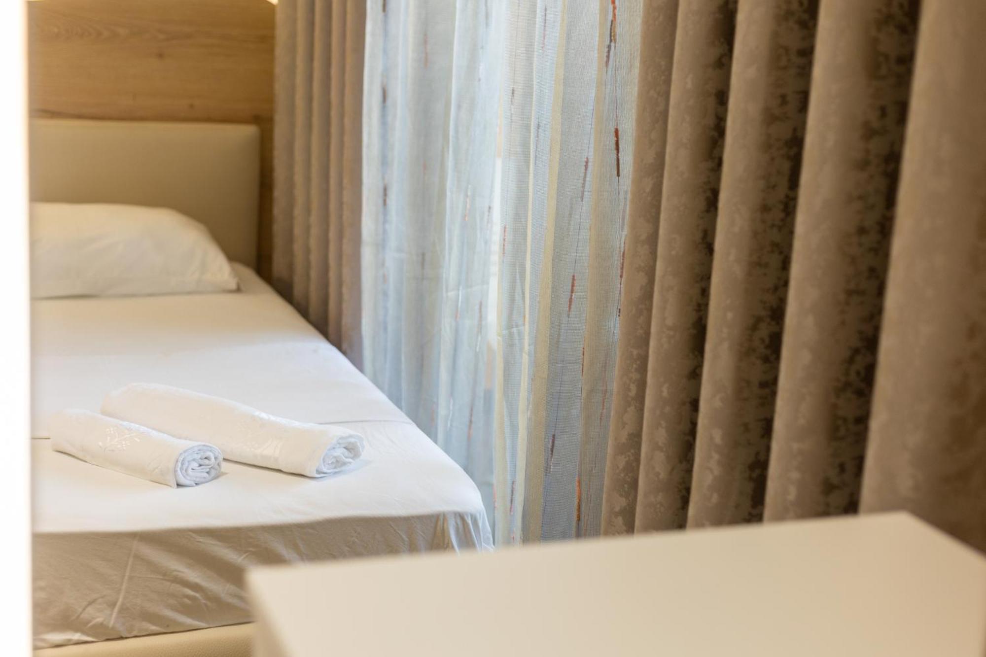 Hotel Klebrido Durres Bagian luar foto